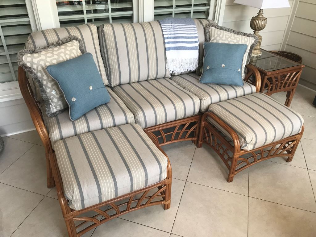 OutdoorSpaceWithPillows